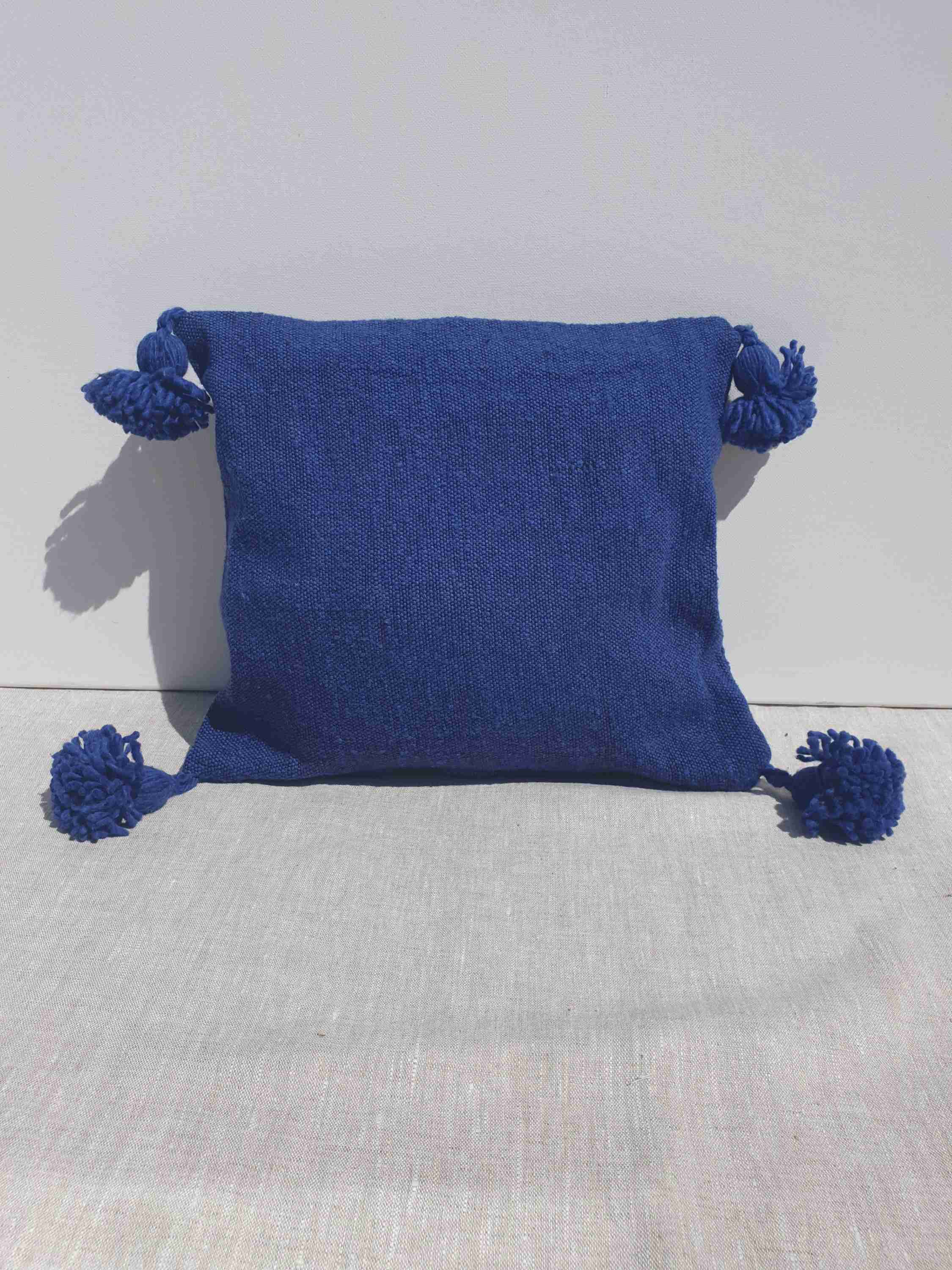 Kussen pompom blauw small Kussen pompom blauw small