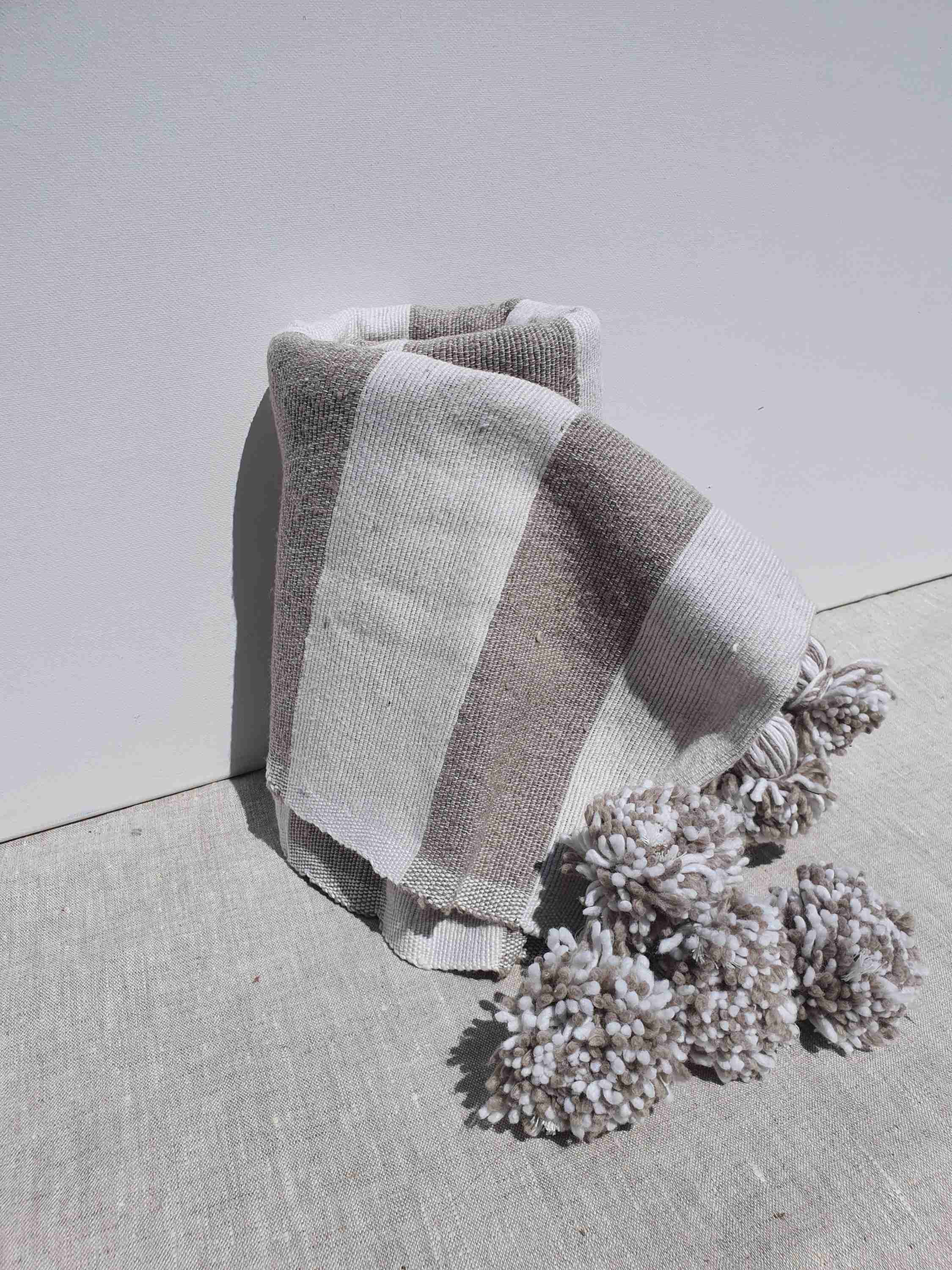 Pompom deken stripes -s-