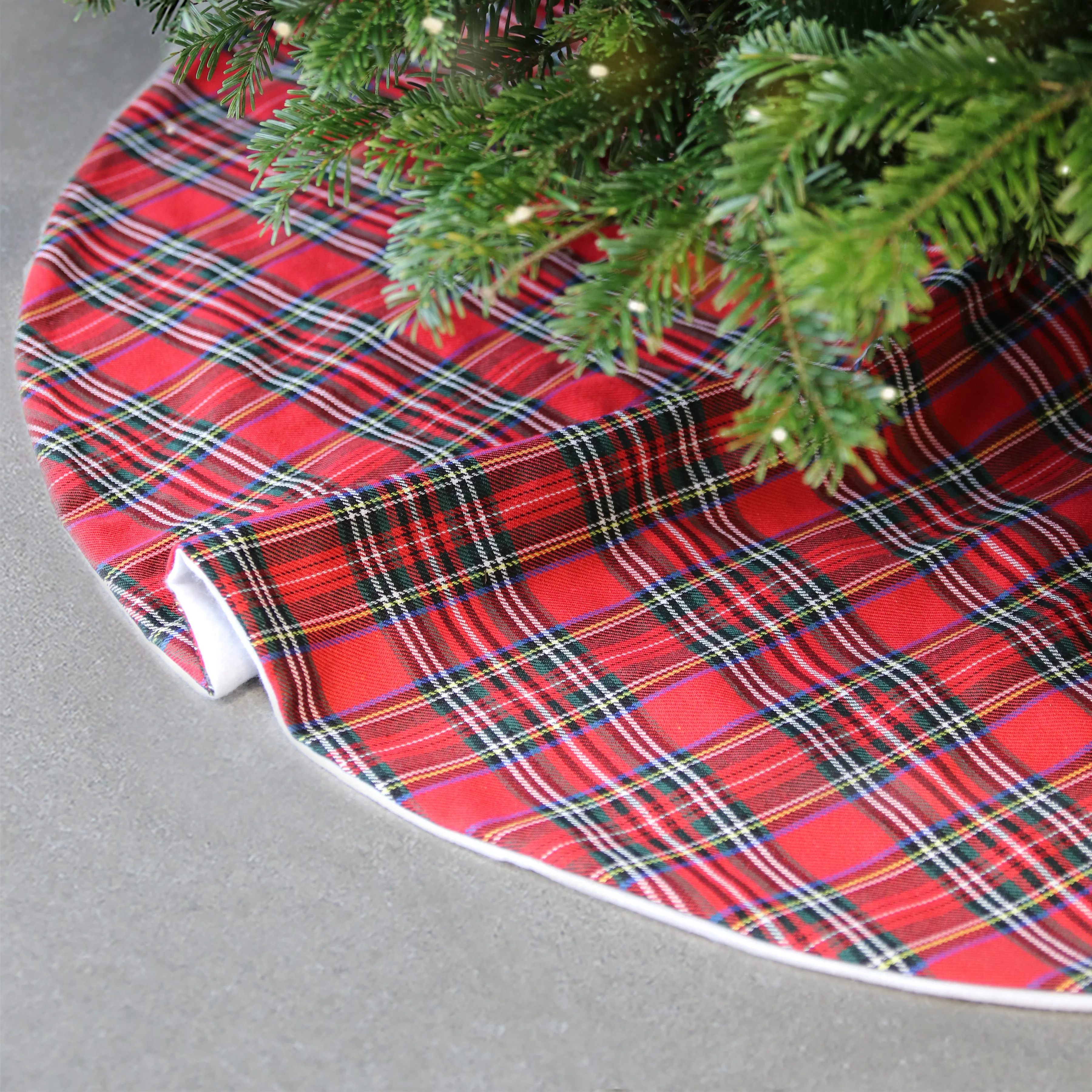 HAKAN – Kerstboomrok – 90 cm rond – Kerst – Ruit – Traditioneel HAKAN – Kerstboomrok – 90 cm rond – Kerst – Ruit – Traditioneel