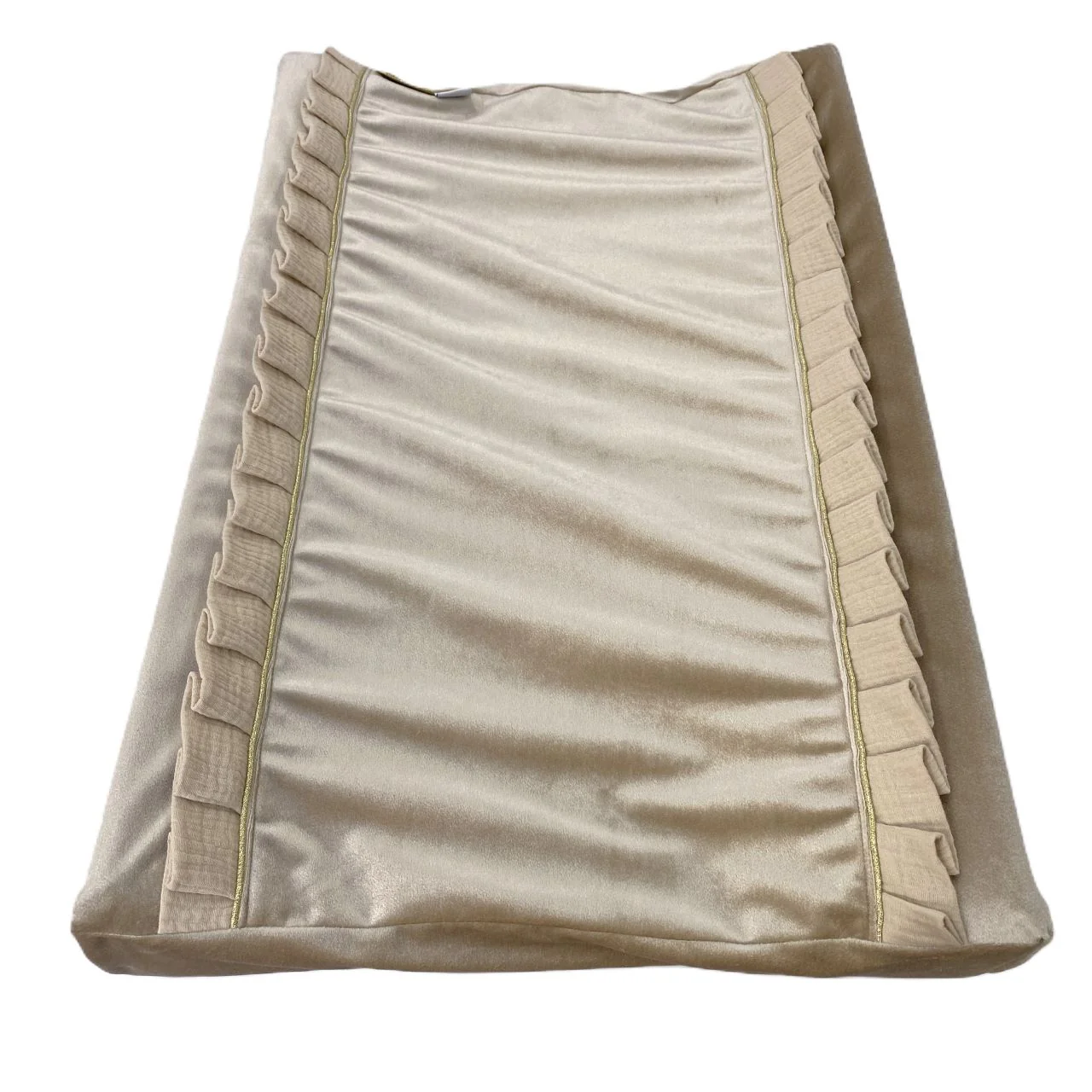 Waskussenhoes Luxury Velvet – zand – plooirand – ruffle – goud