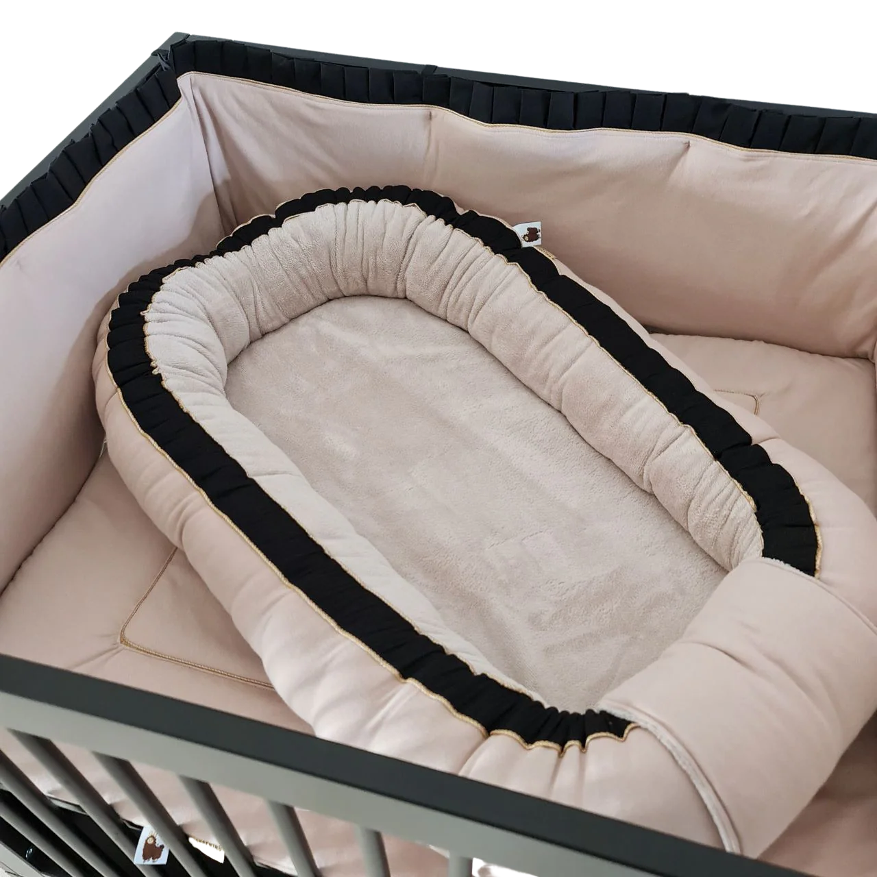 Babynestje Jaimy zand zwart goud bamboe badstof