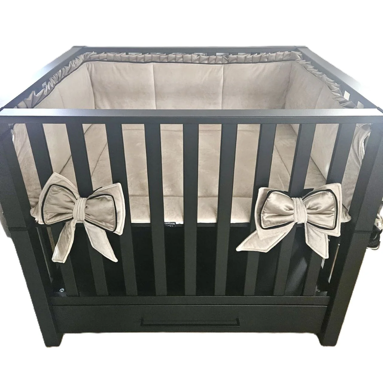 Boxbekleding Sofia in zand beige met bumper en boxkleed en strik