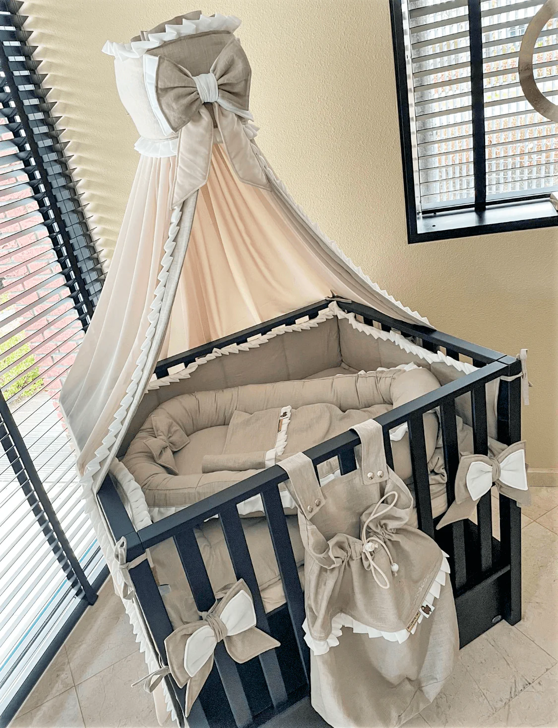 Boxbekleding set Noé Mae voor elke box in zand linnen offwhite ruffles