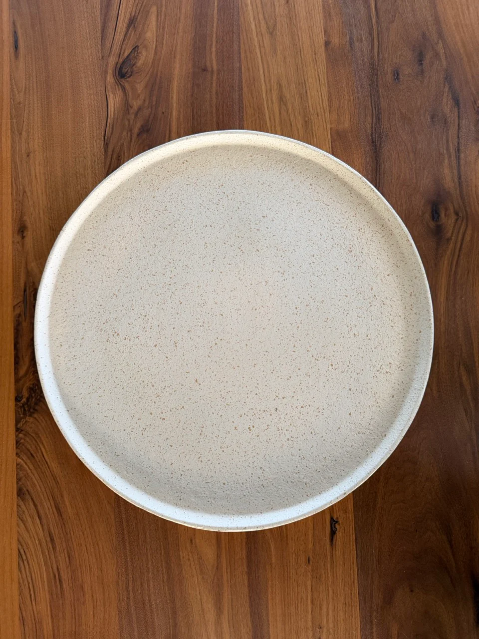 Decoratieschaal MAES metaal – zand/Licht bruin gespikkeld – Ø40×1,5 cm