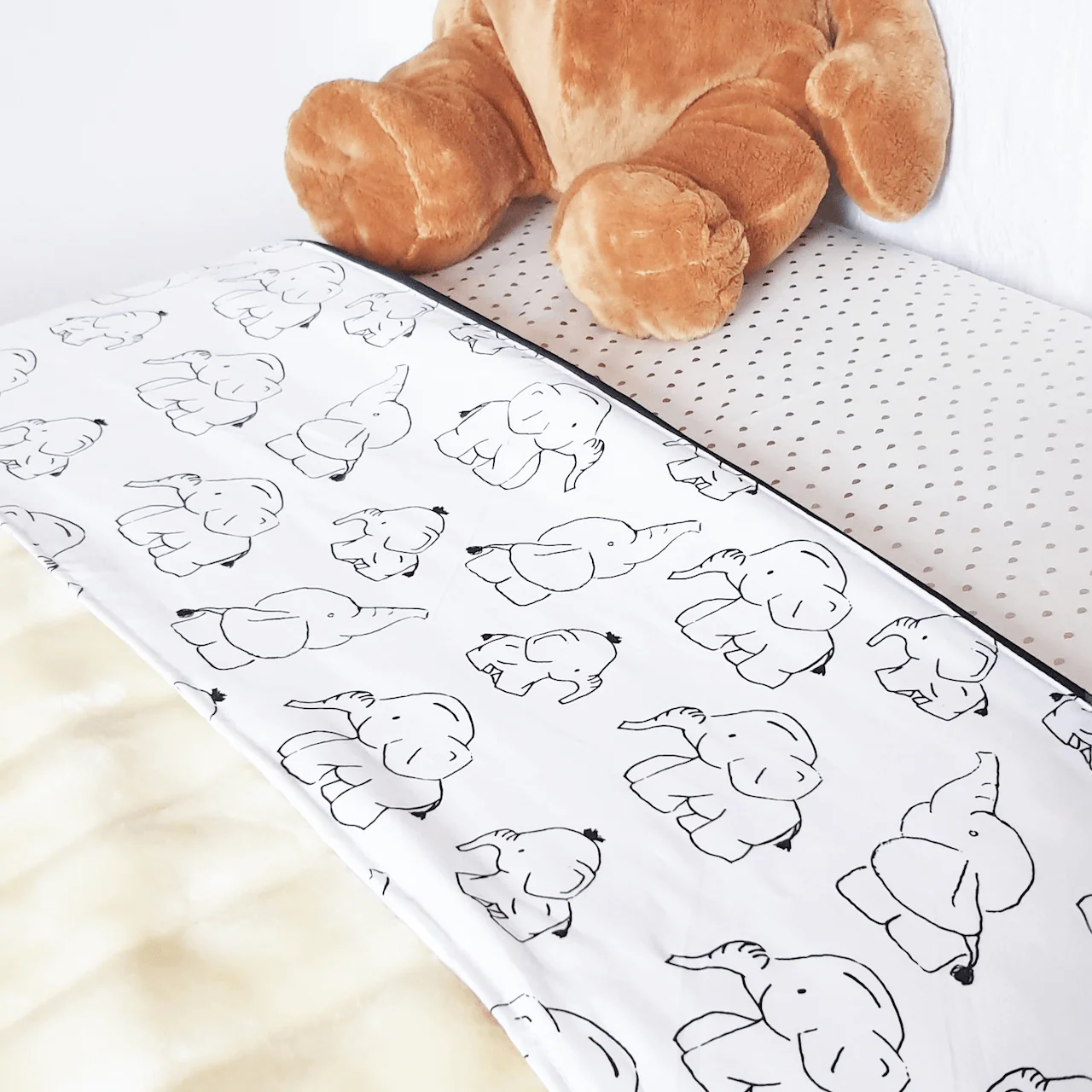 Laken Dombo – wit – zwart – monochrome – olifantjes
