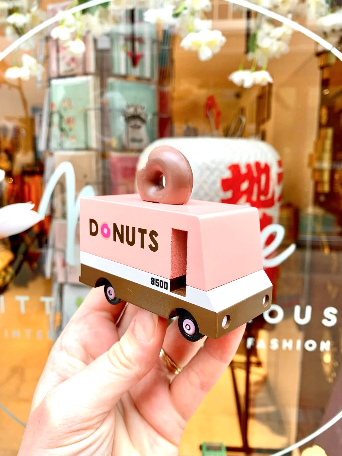 Truck: Donut Truck: Donut